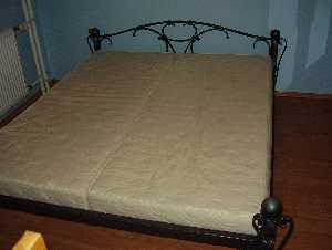 Kovaná posteľ
